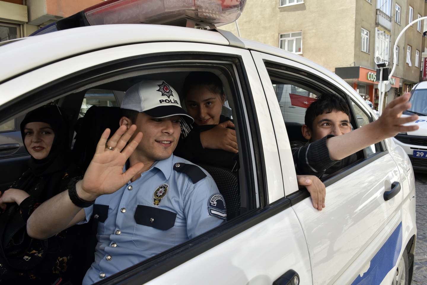 Gümüşhane Emniyeti özel çocukları sevindirdi 47