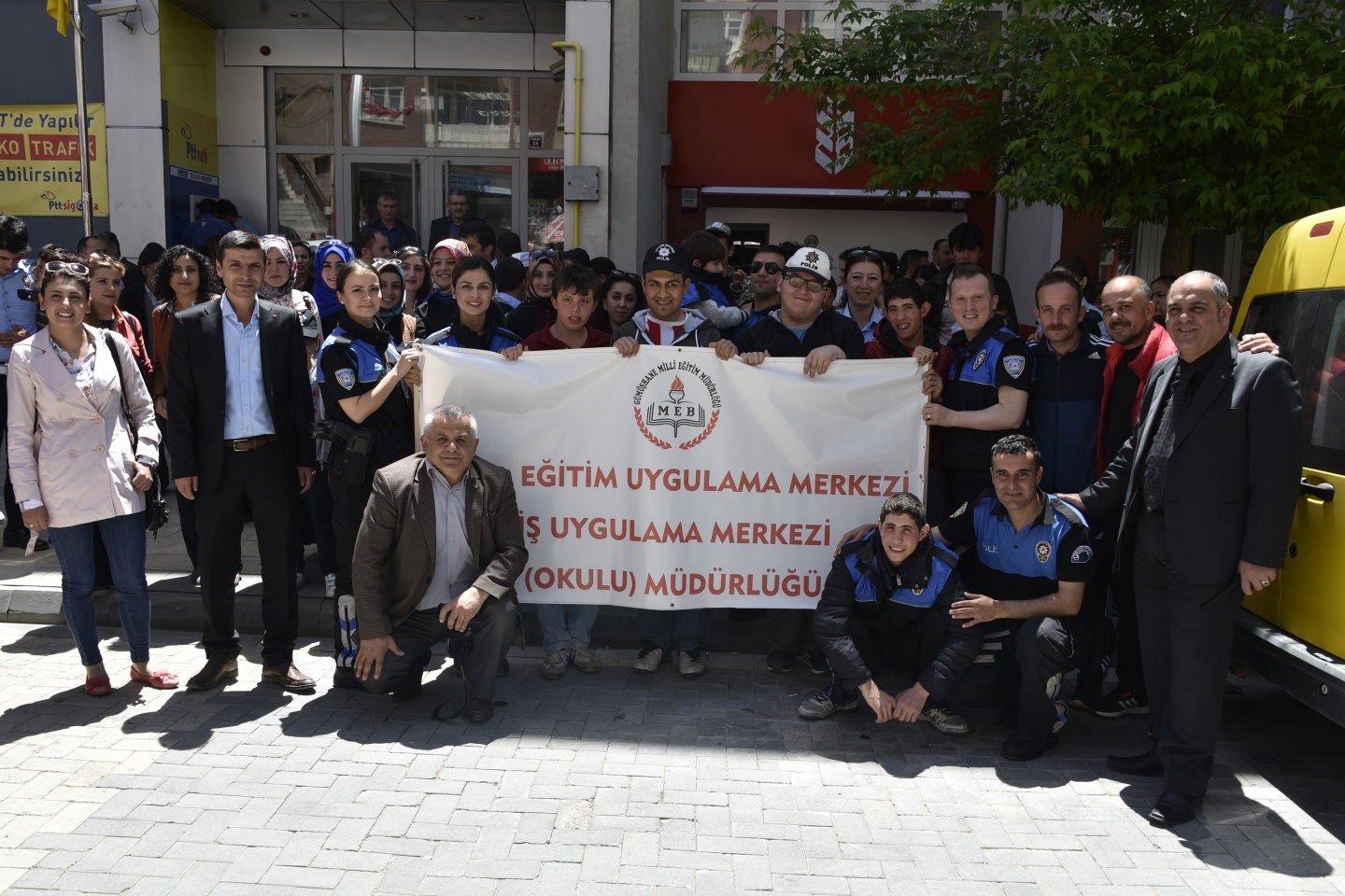 Gümüşhane Emniyeti özel çocukları sevindirdi 21