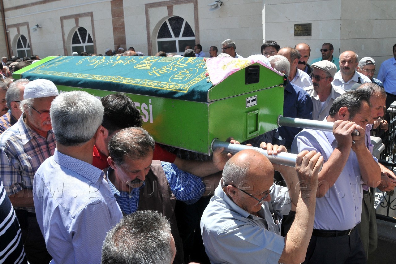 Gümüşhane 17 Yaşındaki Ezgi'ye Ağladı 4