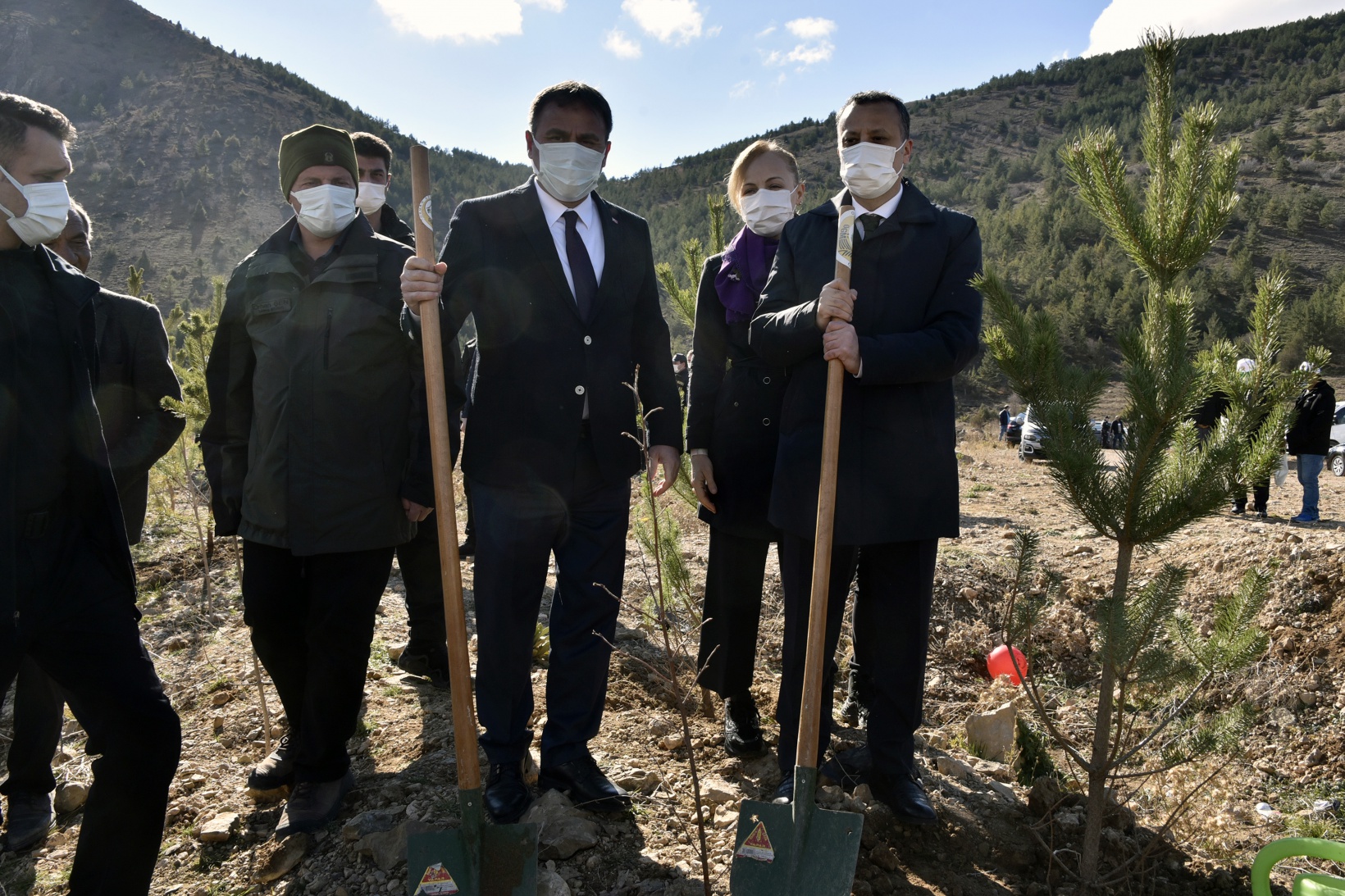 Gümüşhane’de Milli Ağaçlandırma Gününde binlerce fidan toprakla buluştu 3
