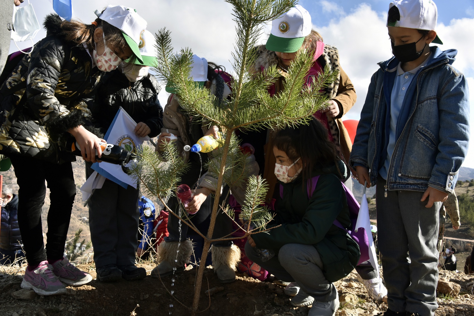 Gümüşhane’de Milli Ağaçlandırma Gününde binlerce fidan toprakla buluştu 34