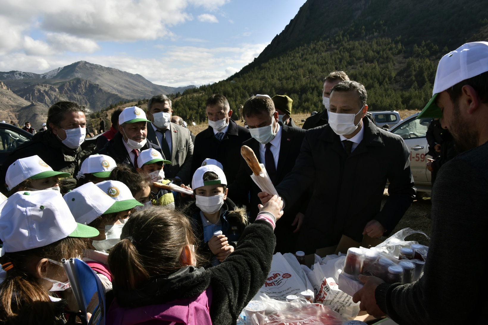 Gümüşhane’de Milli Ağaçlandırma Gününde binlerce fidan toprakla buluştu 40