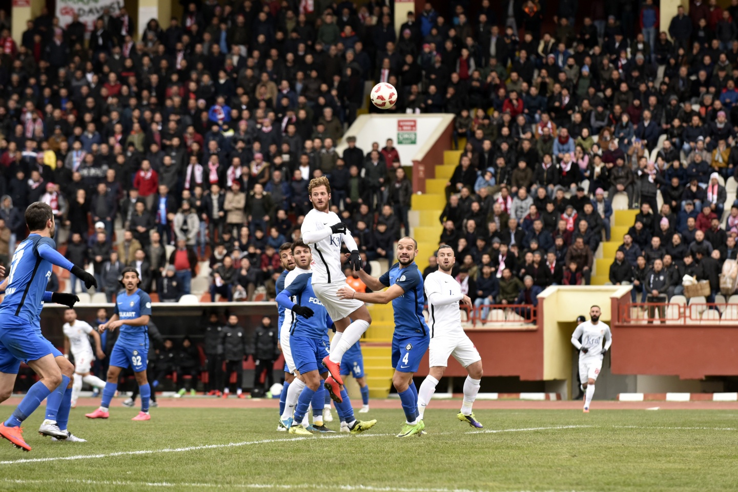 Gümüş sahasındaki ilk mağlubiyetini aldı: 0-2 95