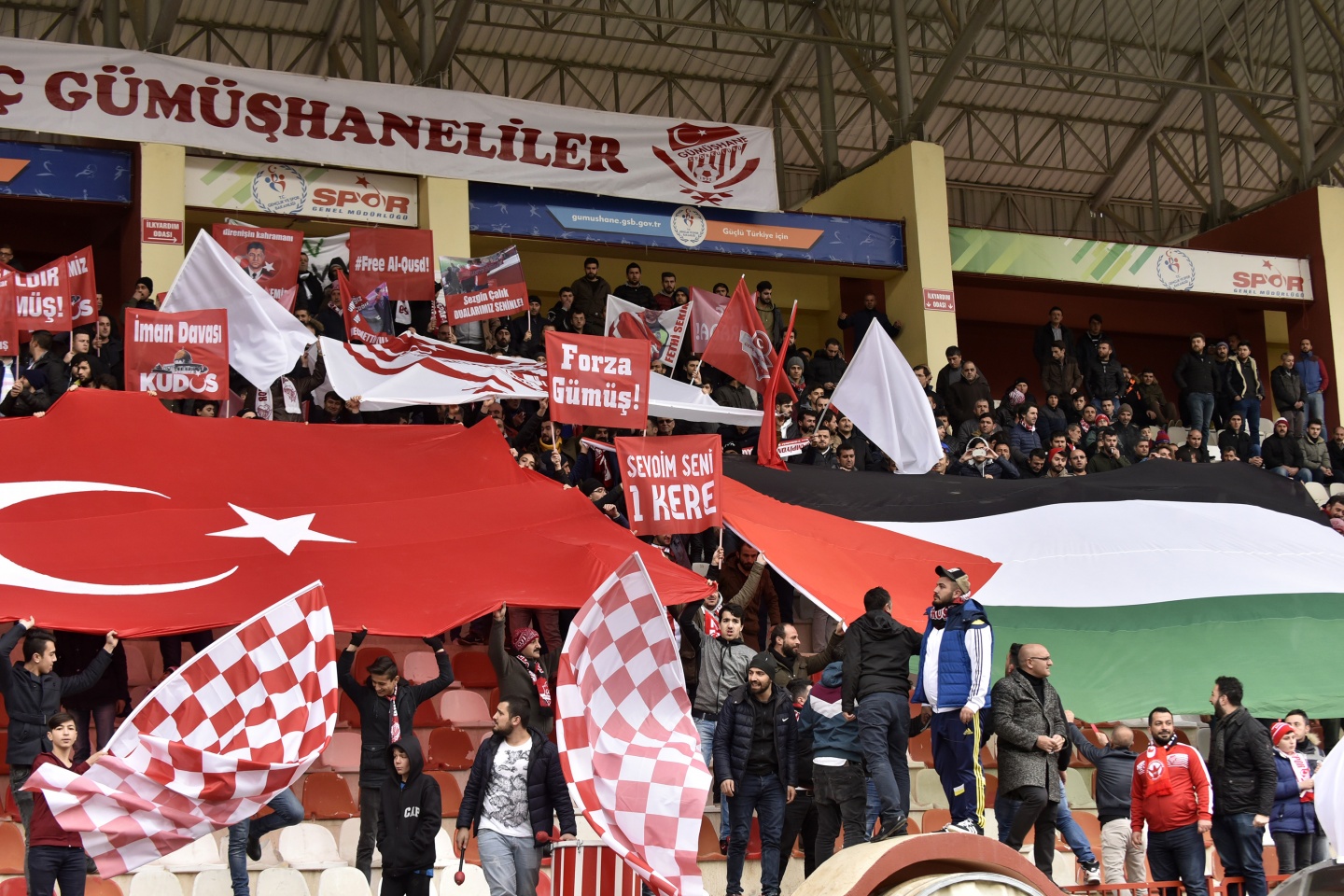 Gümüş sahasındaki ilk mağlubiyetini aldı: 0-2 89