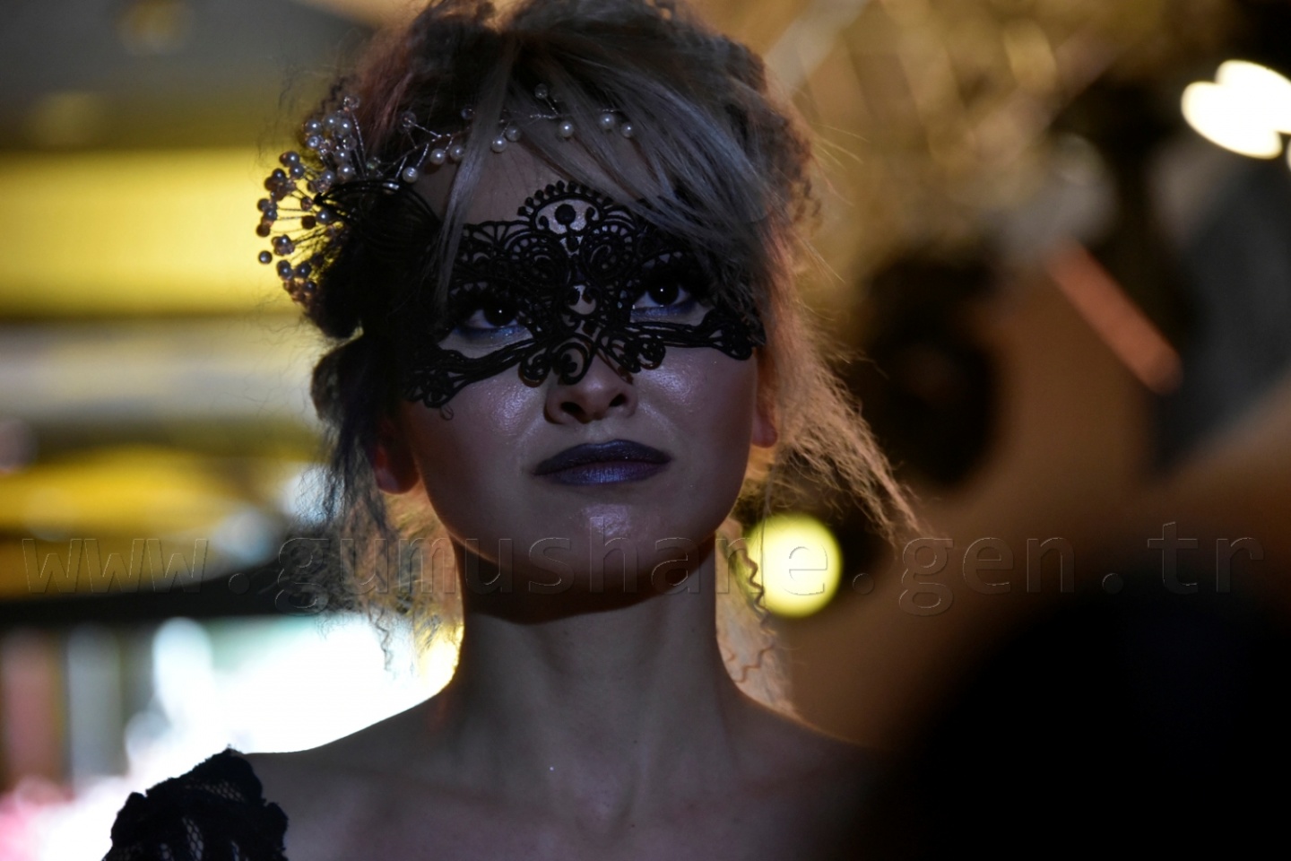 100 yıllık gelinlik podyumda 68