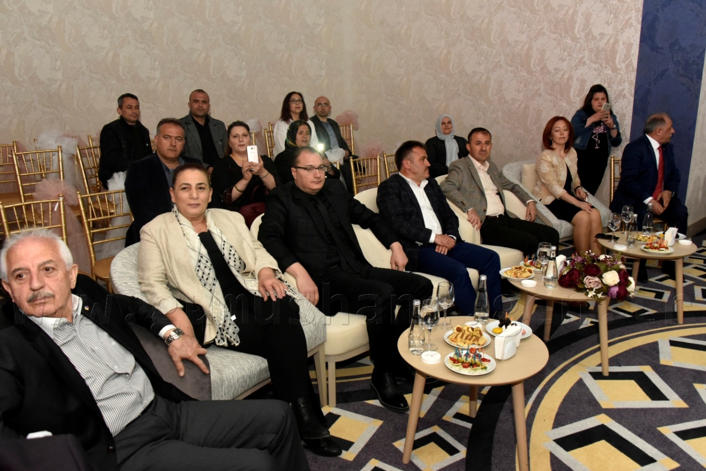 100 yıllık gelinlik podyumda 57