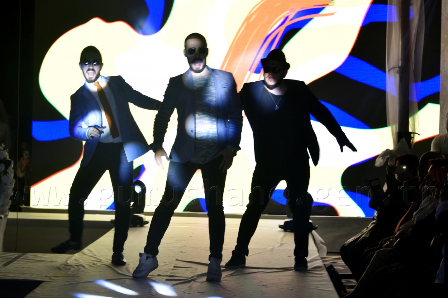 100 yıllık gelinlik podyumda 72