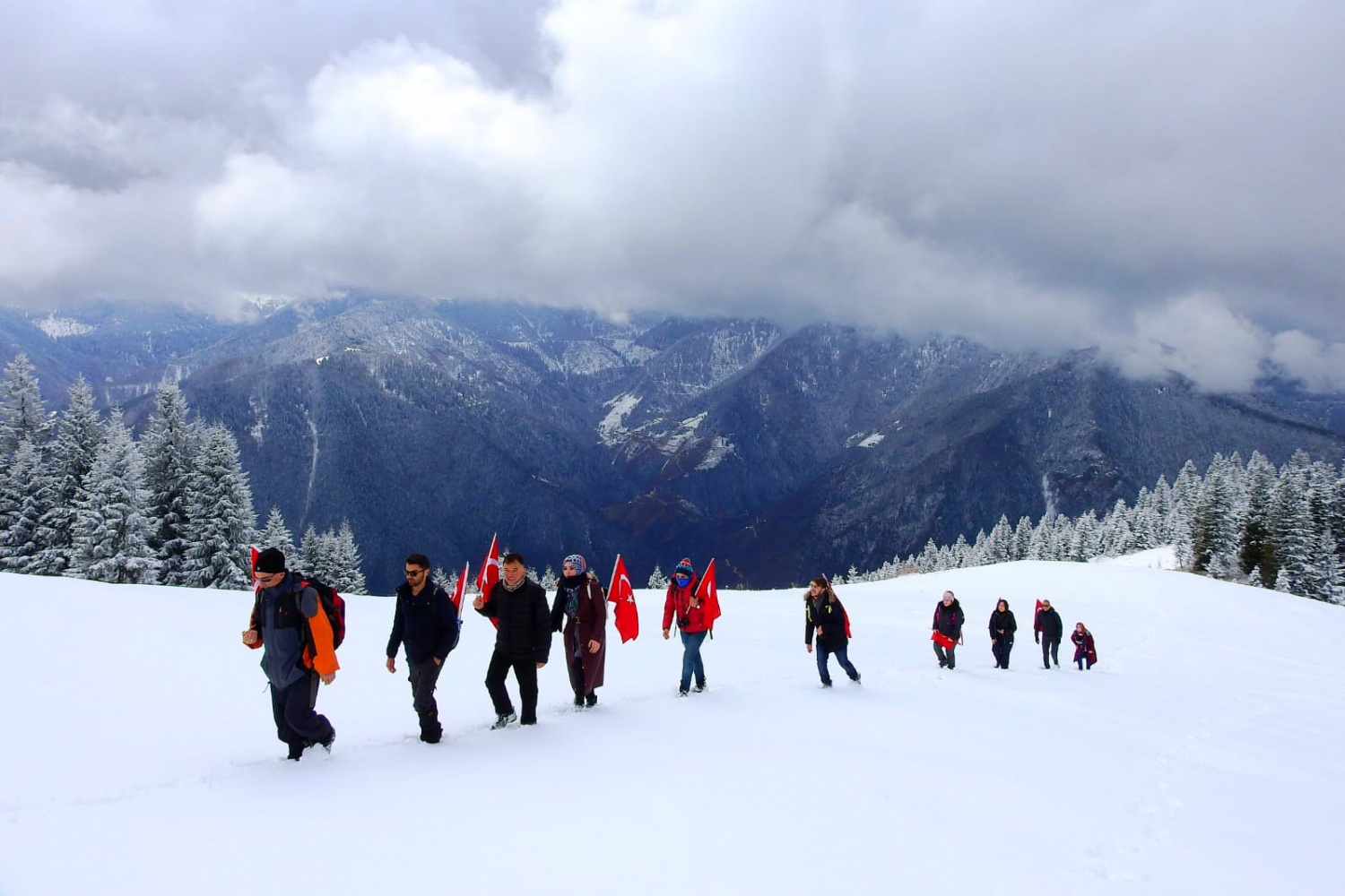 Gümüşhaneli dağcılar Çanakkale şehitleri için yürüdü 6