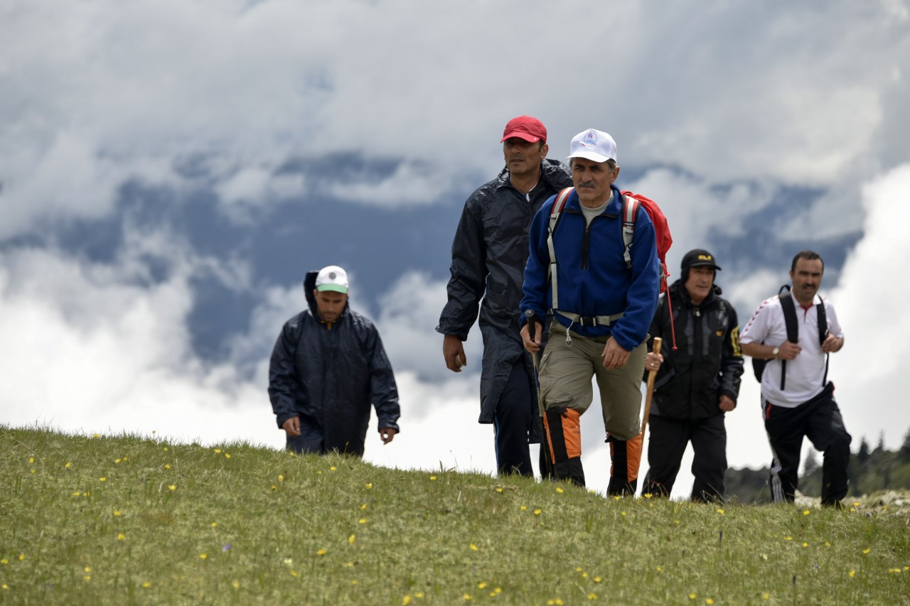 Gümüşhaneli dağcılar aynı günde 4 yaylayı gezdi 10