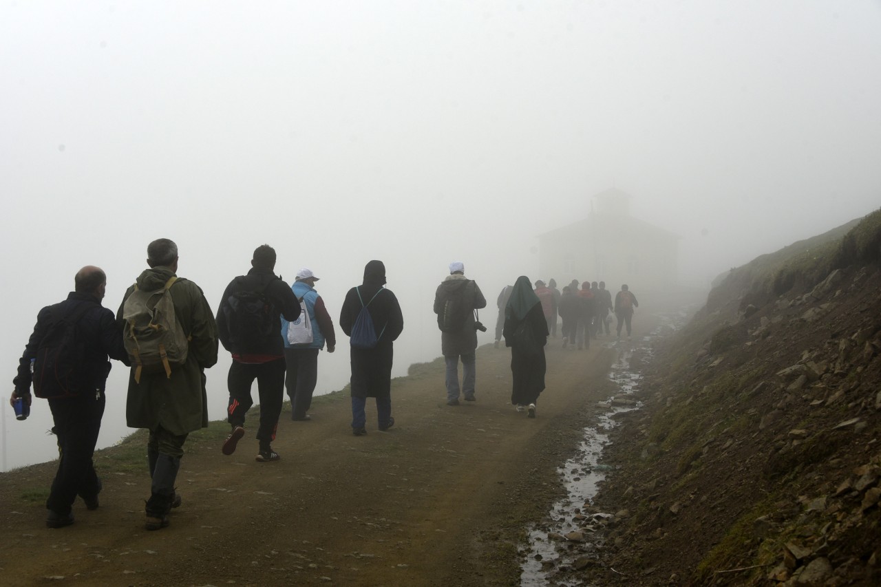 Gümüşhaneli dağcılar aynı günde 4 yaylayı gezdi 13