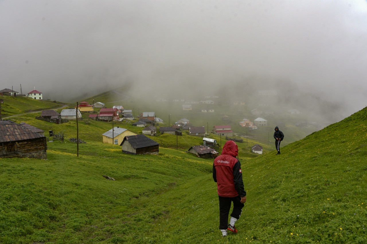 Gümüşhaneli dağcılar aynı günde 4 yaylayı gezdi 15