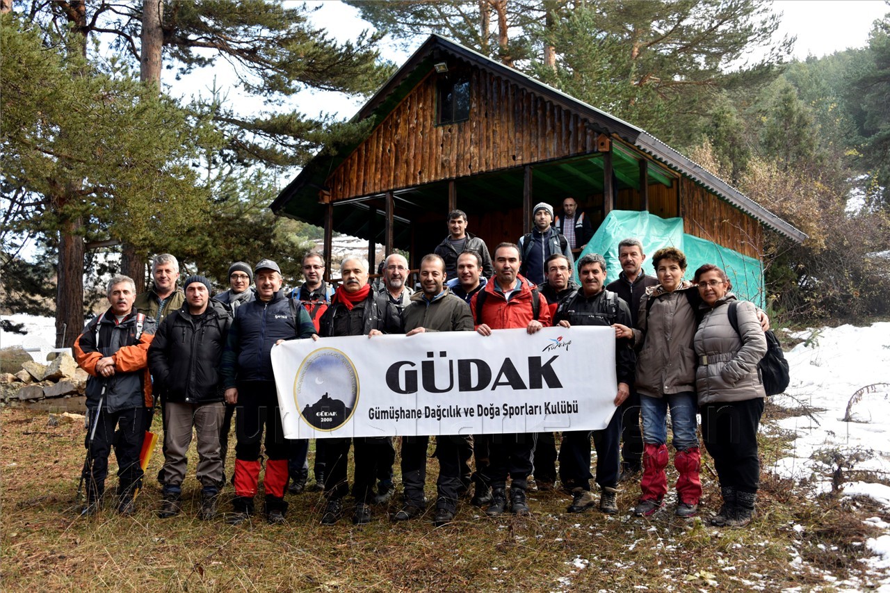 Gümüşhaneli Dağcılar Yeniyol Köyünde Yürüyüş Gerçekleştirdi 1