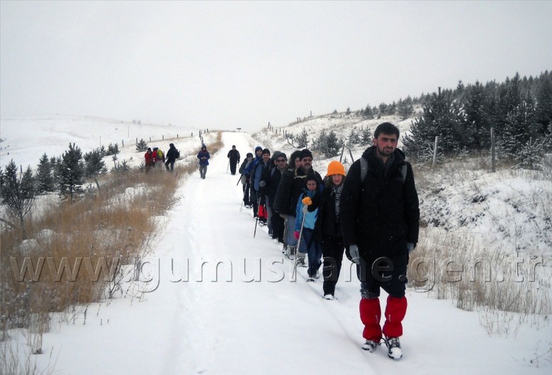 Gümüşhaneli Dağcılar Sarıçiçek Köyüne Yürüdü 26