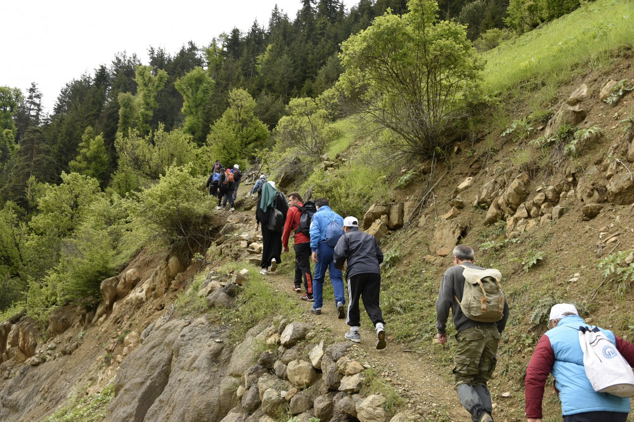 Gümüşhaneli dağcılar aynı günde 4 yaylayı gezdi 2