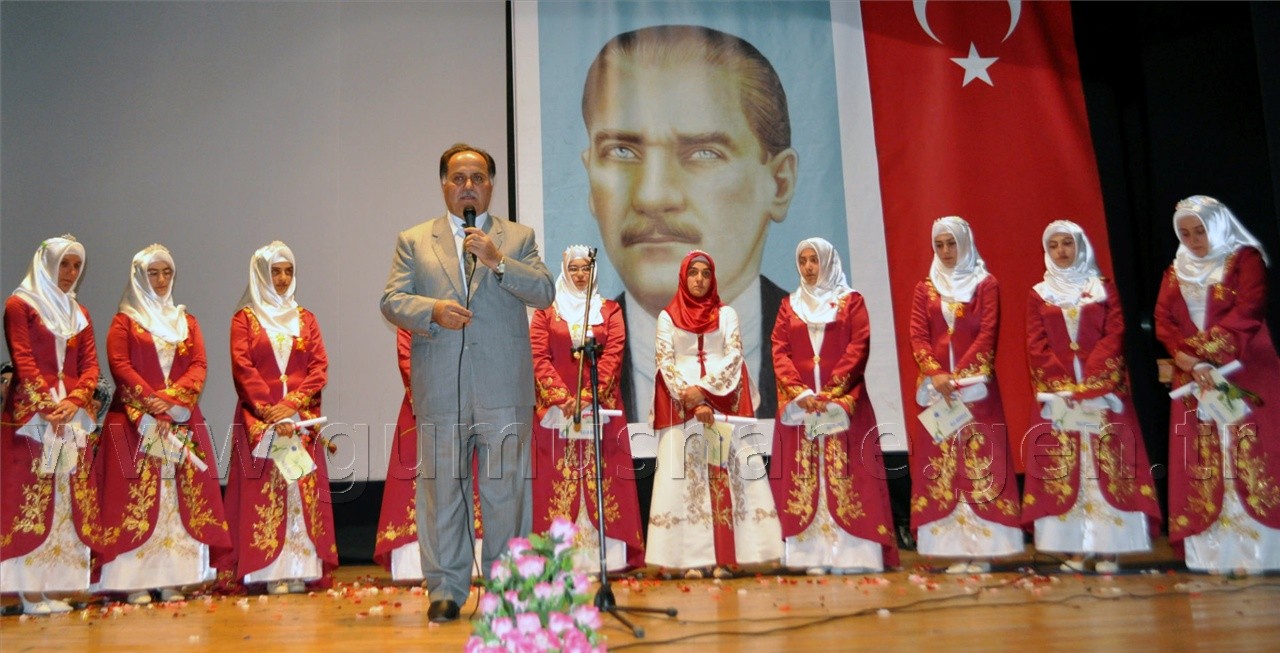Hafızlar Belgelerini Aldı, Taçlarını Taktı 1
