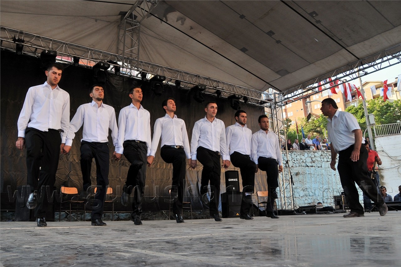 Mahalli Halk Oyunları Yarışması Düzenlendi 2