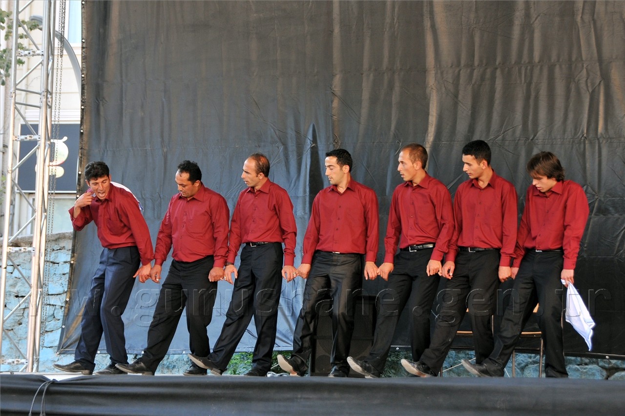 Mahalli Halk Oyunları Yarışması Düzenlendi 3