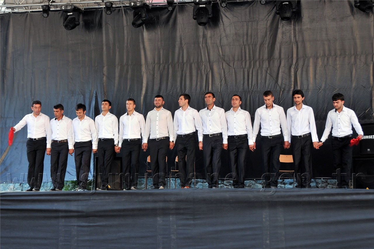 Mahalli Halk Oyunları Yarışması Düzenlendi 4