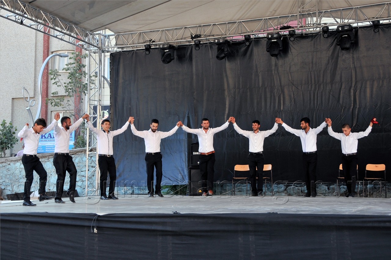 Mahalli Halk Oyunları Yarışması Düzenlendi 5