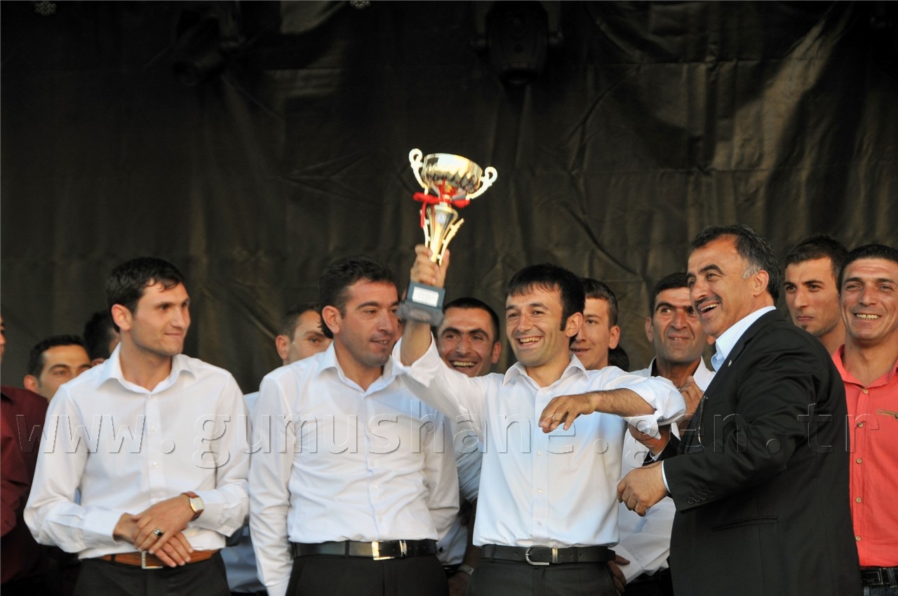 Mahalli Halk Oyunları Yarışması Düzenlendi 7