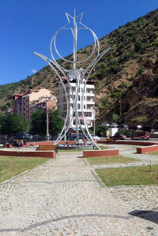 Gümüşhane'de Çocuklar Süs Havuzlarında Serinliyor 4