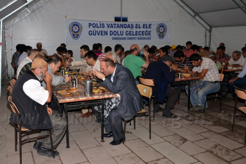 Gümüşhane Emniyetinden Vatandaşlara İftar Yemeği 4