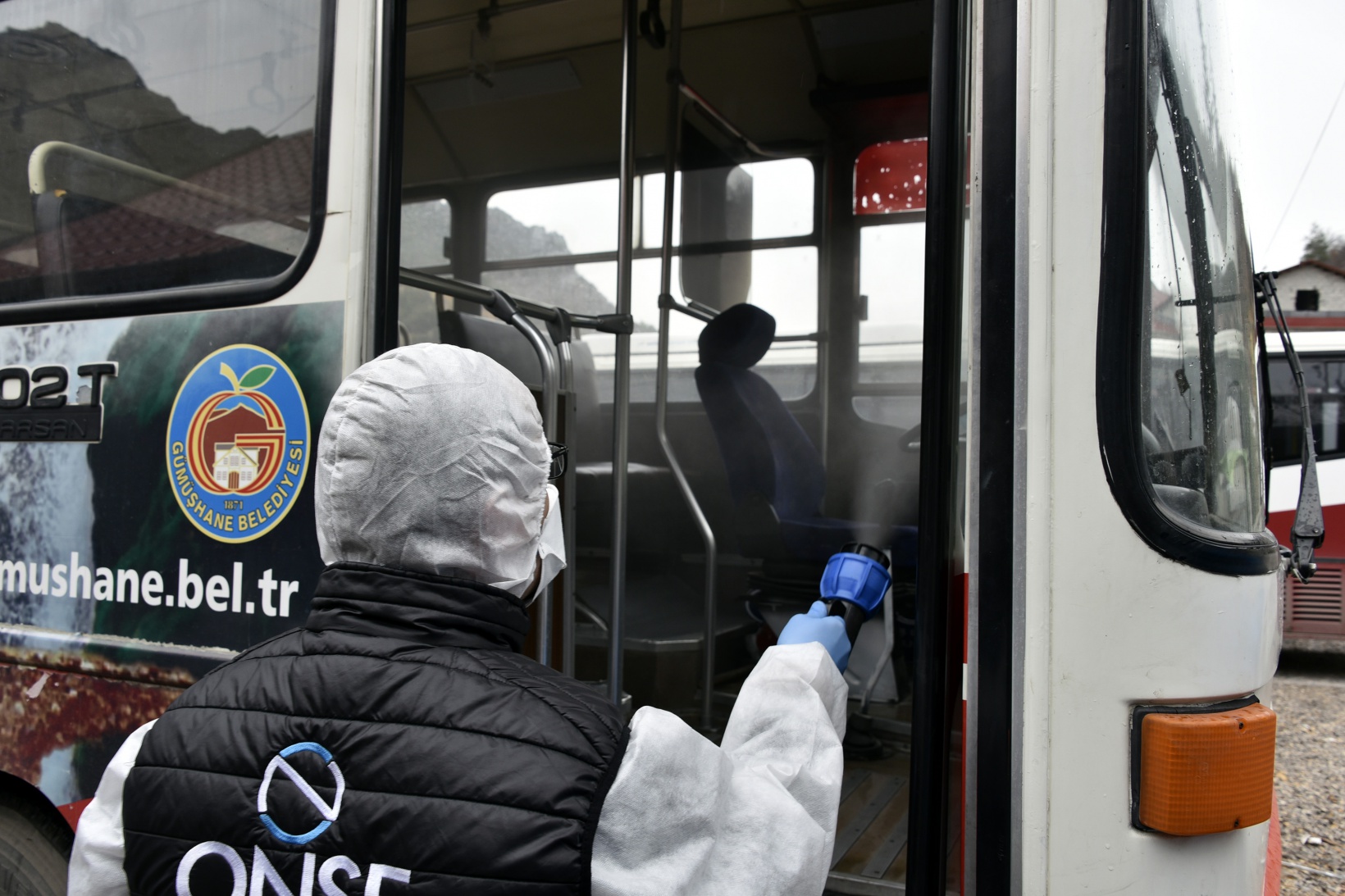 Gümüşhane’de toplu taşıma araçları dezenfekte ediliyor 12
