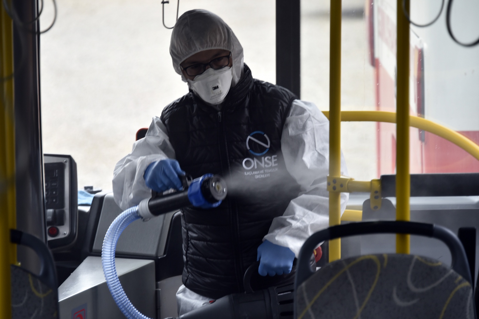 Gümüşhane’de toplu taşıma araçları dezenfekte ediliyor 1