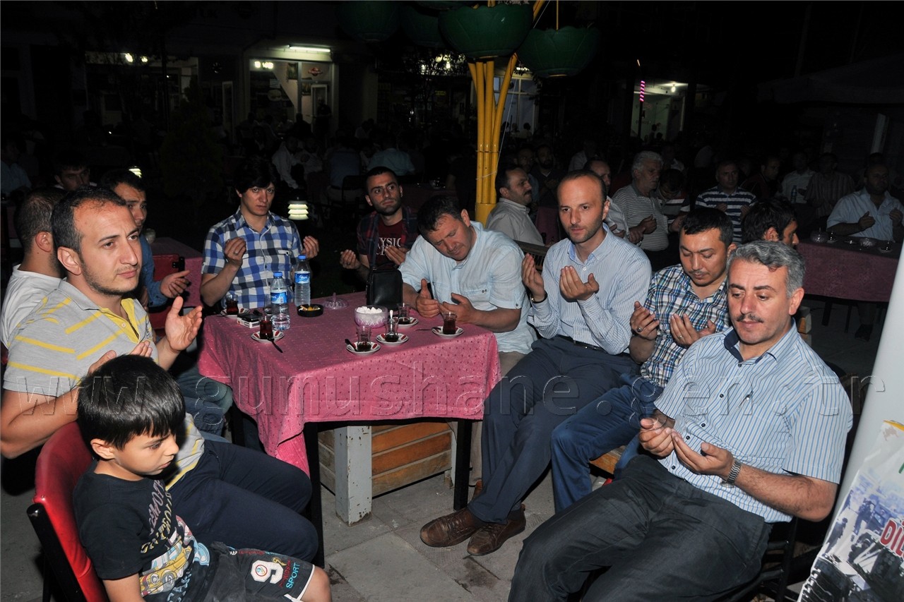 Gümüşhane'de Eller Filistin'de ki Çocuklar İçin Duaya Kalktı 3