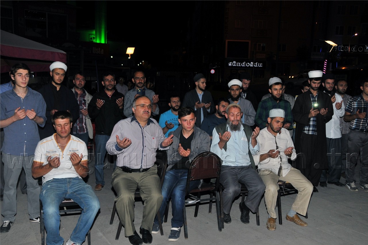 Gümüşhane'de Eller Filistin'de ki Çocuklar İçin Duaya Kalktı 8