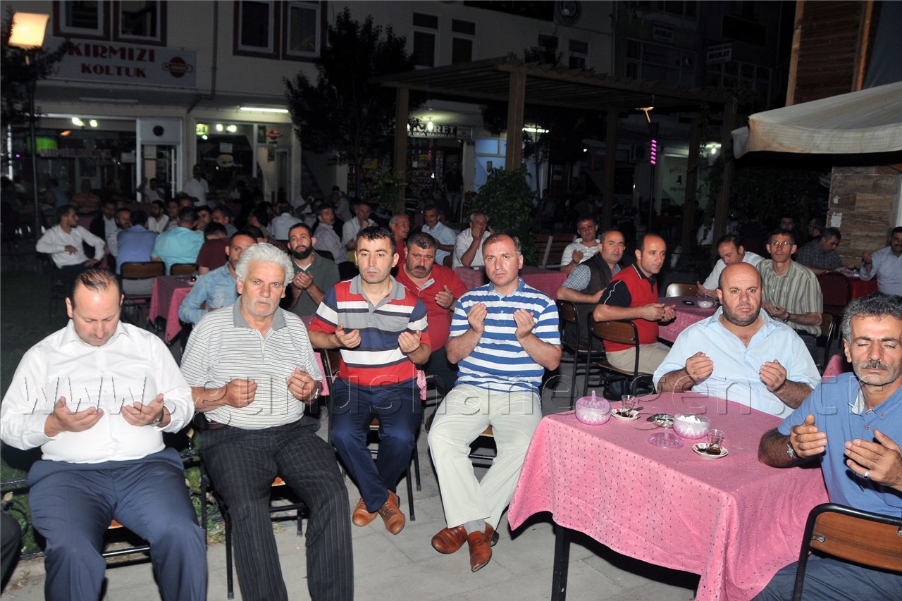 Gümüşhane'de Eller Filistin'de ki Çocuklar İçin Duaya Kalktı 4