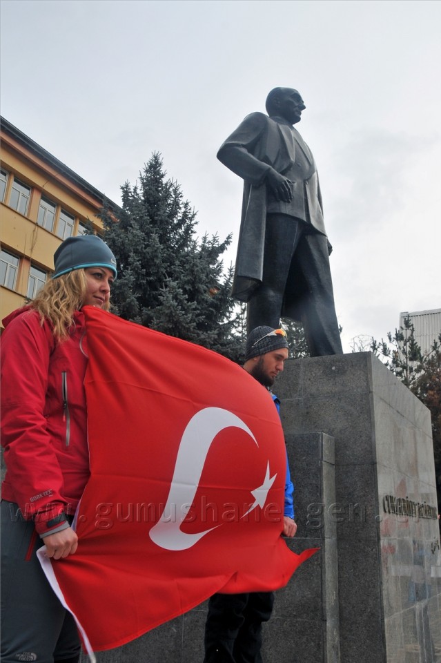 Dağcılar Atatürk Anıtına Çelenk Sundu 3
