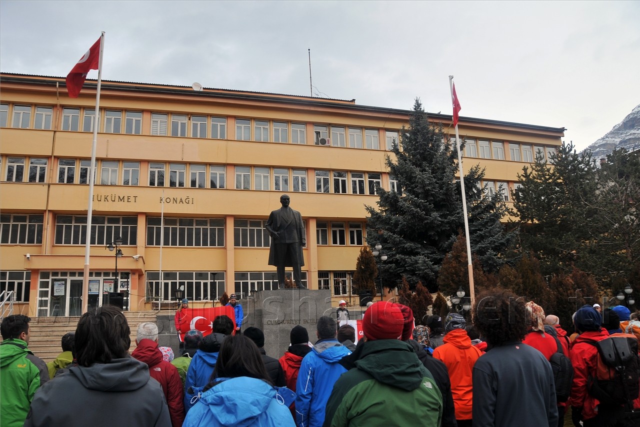 Dağcılar Atatürk Anıtına Çelenk Sundu 4