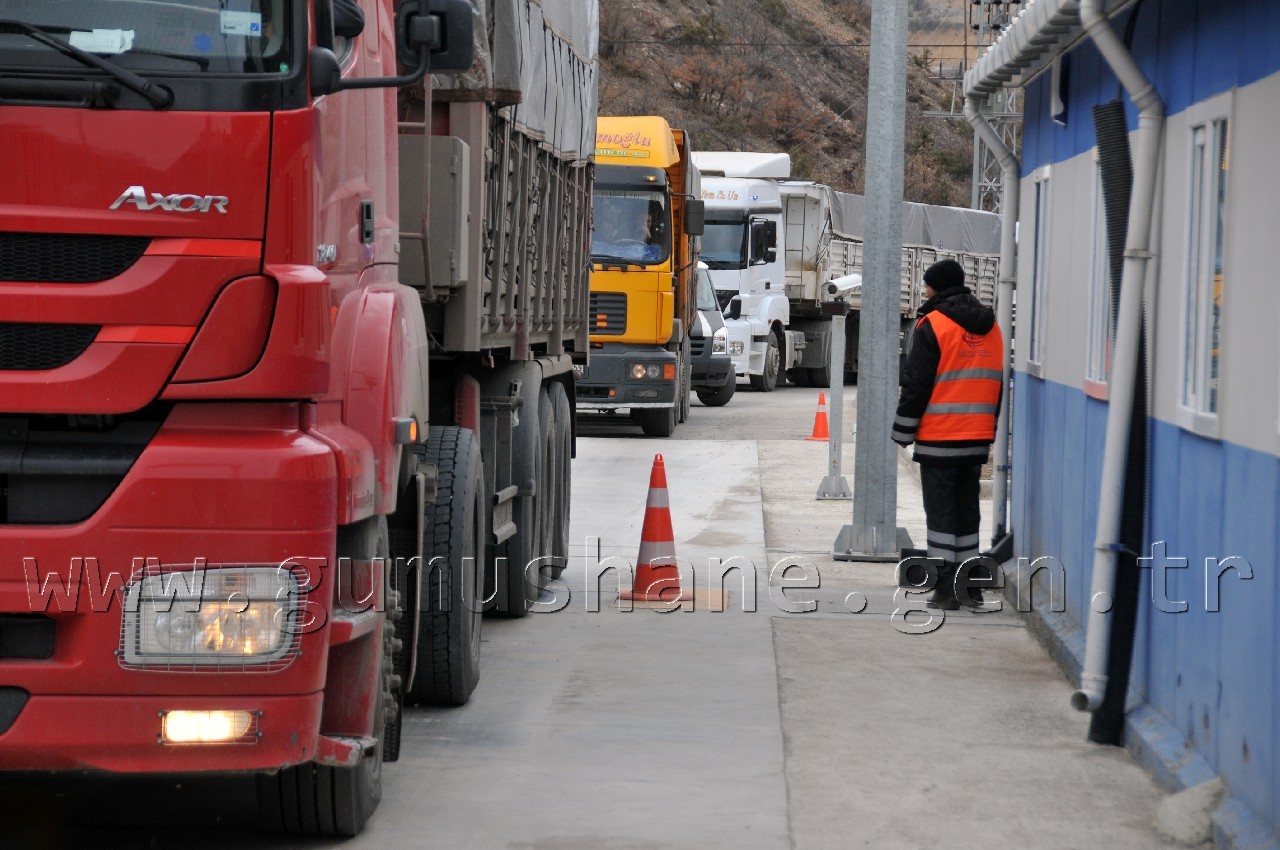 Denetimden Kaçan Kamyonlar Köy Yollarını Tahrip Ediyor 8