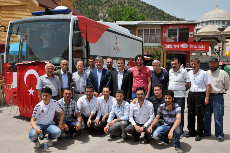 AK Gençlik Gümüşhane'de Kan Verdi 1