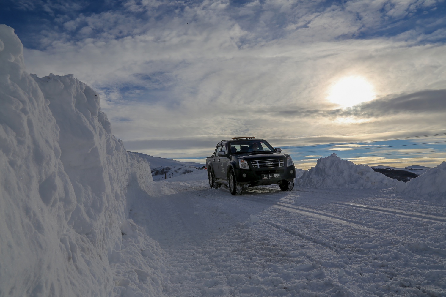 2 bin 200 metre rakımdaki köyün yolu zorlu çalışmalar sonucu açıldı 9