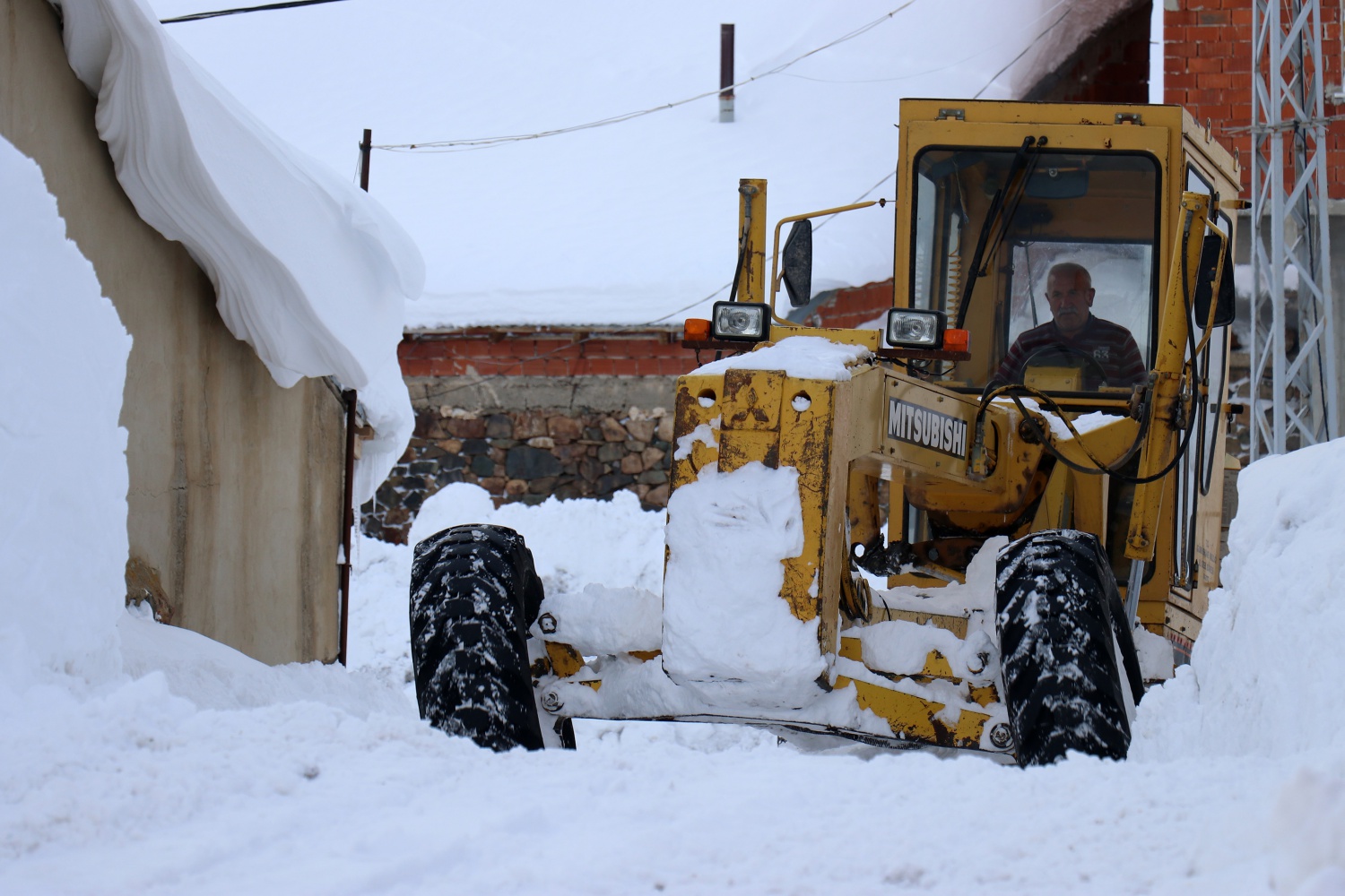 2 bin 200 metre rakımdaki köyün yolu zorlu çalışmalar sonucu açıldı 20