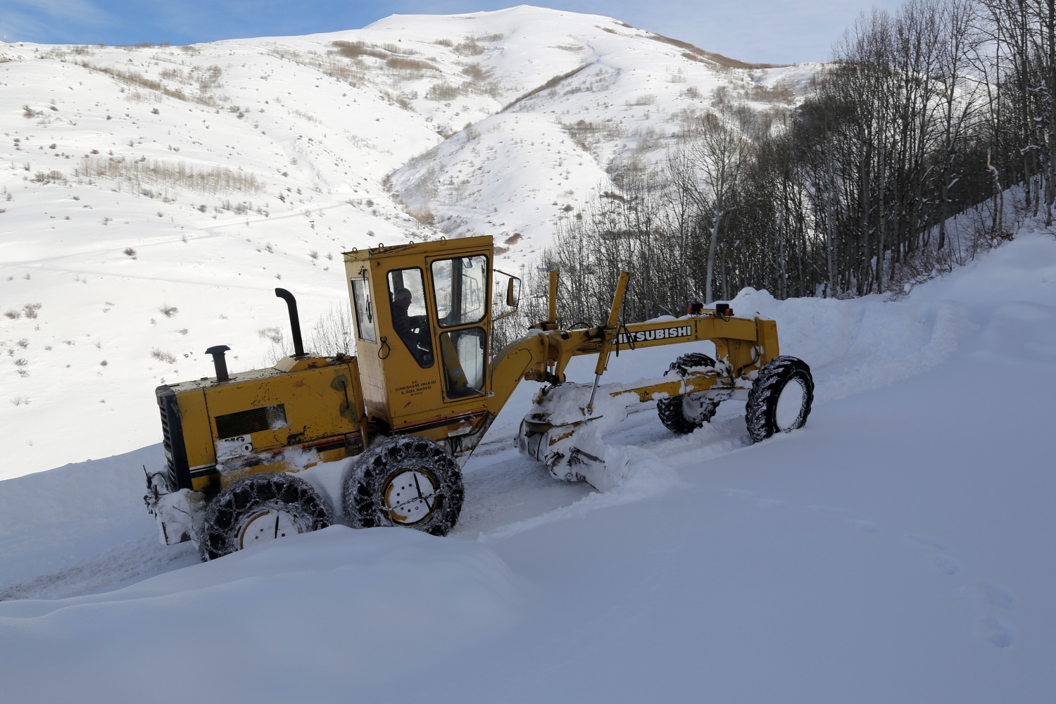 2 bin 200 metre rakımdaki köyün yolu zorlu çalışmalar sonucu açıldı 4
