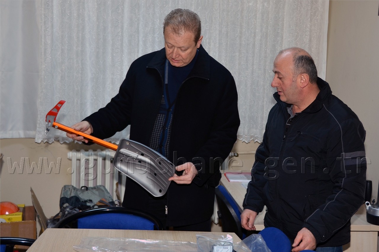 Vali Yavuz Kürtün ve Torul'da karla mücadele çalışmalarını denetledi 6