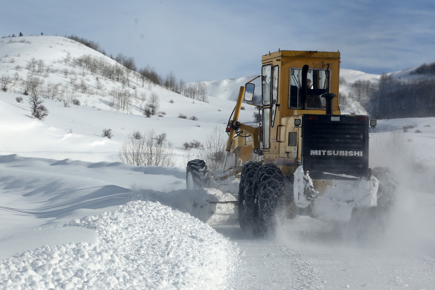 2 bin 200 metre rakımdaki köyün yolu zorlu çalışmalar sonucu açıldı 8