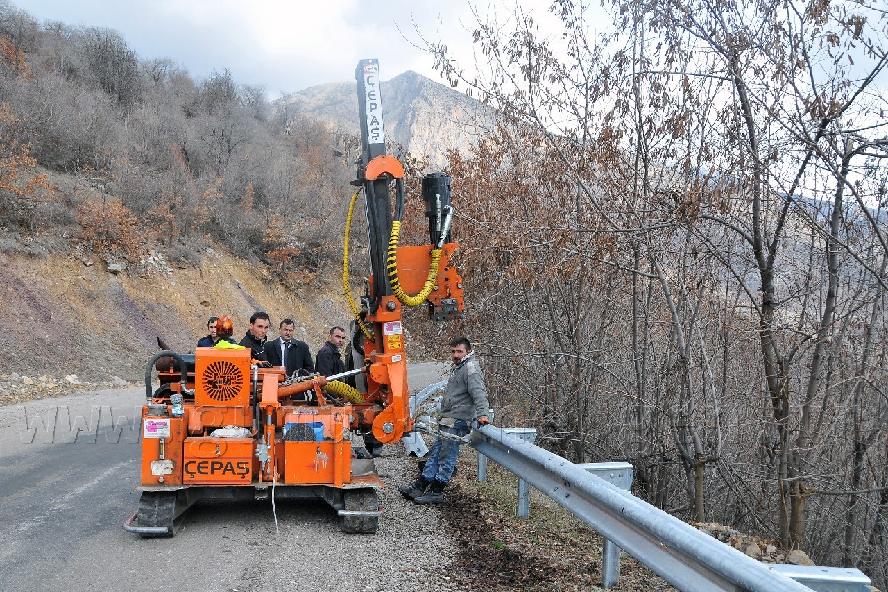 Karaca Mağarası Yoluna Otokorkuluk Yapılıyor 2