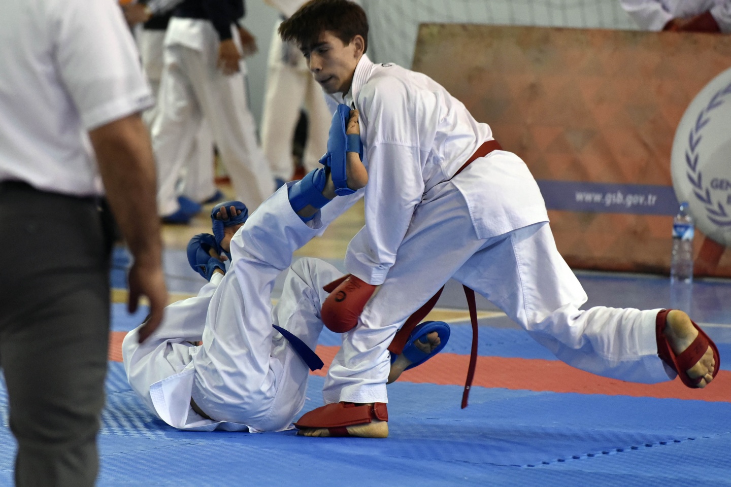 Okullar Arası Gençler Karate müsabakaları Gümüşhane’de başladı 21