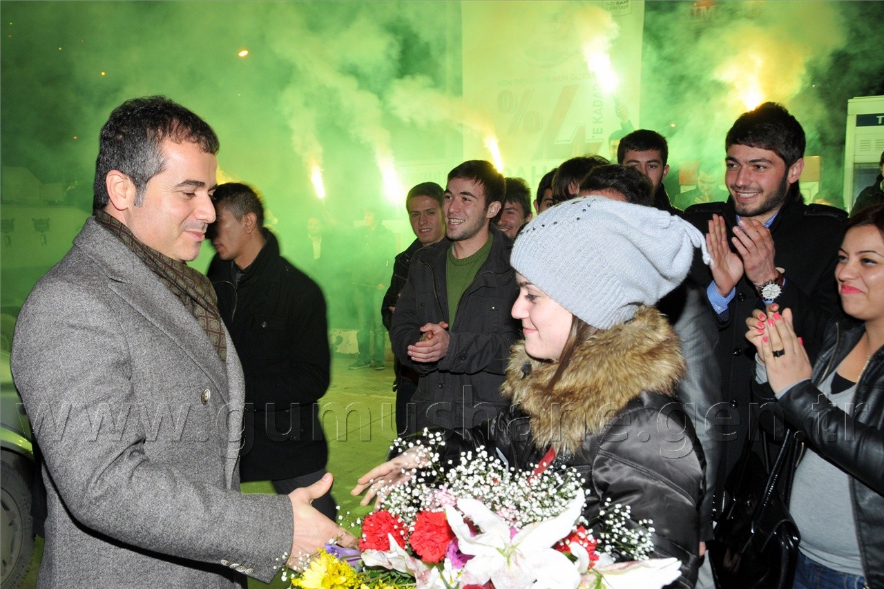 Gençler Suat Abilerini Meşalelerle Karşıladı 1