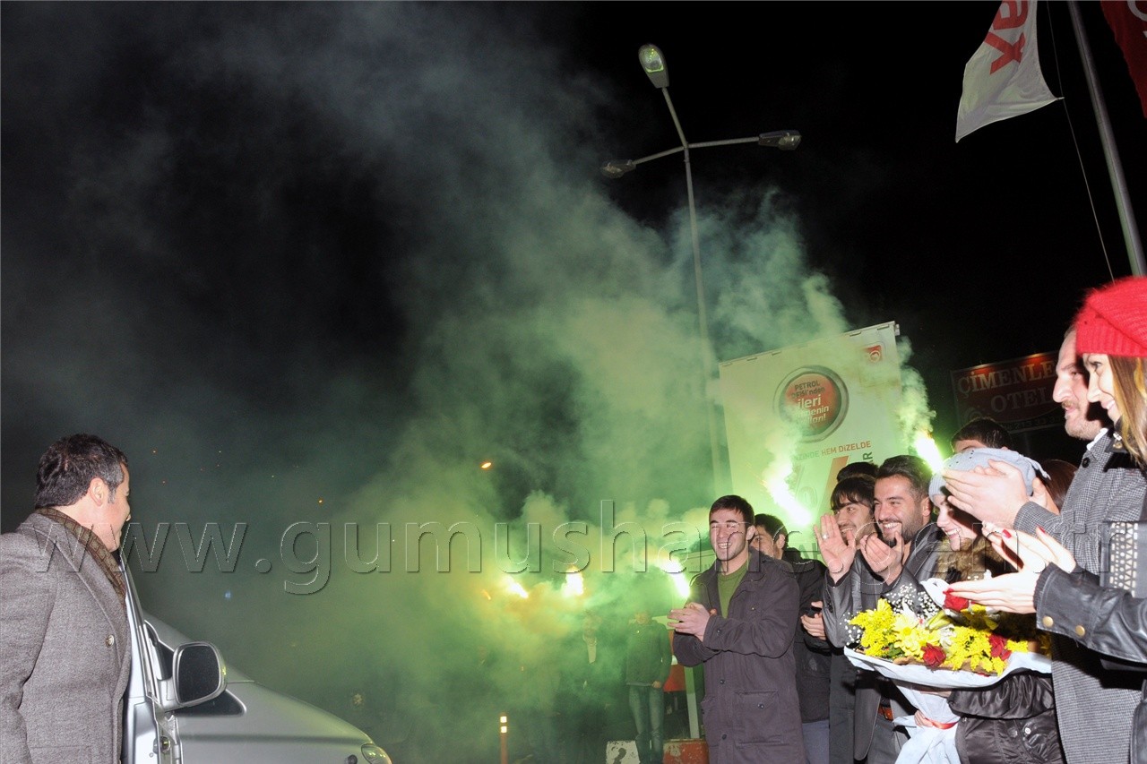 Gençler Suat Abilerini Meşalelerle Karşıladı 2