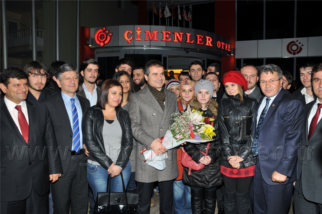 Gençler Suat Abilerini Meşalelerle Karşıladı 3