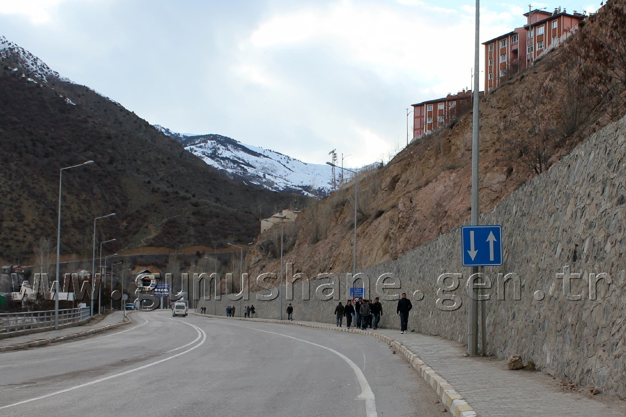 Gümüşhane'de Kayalar Korku Saçıyor 2
