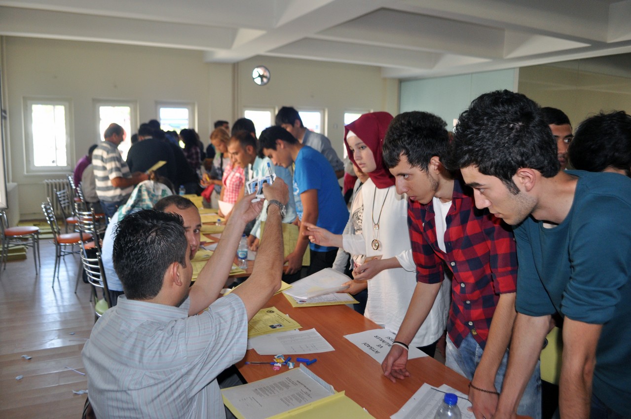 GÜ'ye İlk Gün Bin 265 Öğrenci Kayıt Yaptırdı 2