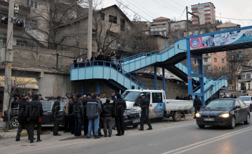 Gümüşhane'de Trafik Kazası: 4 Yaralı 1