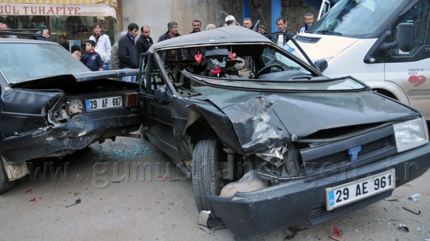 Gümüşhane'de Trafik Kazası: 4 Yaralı 2