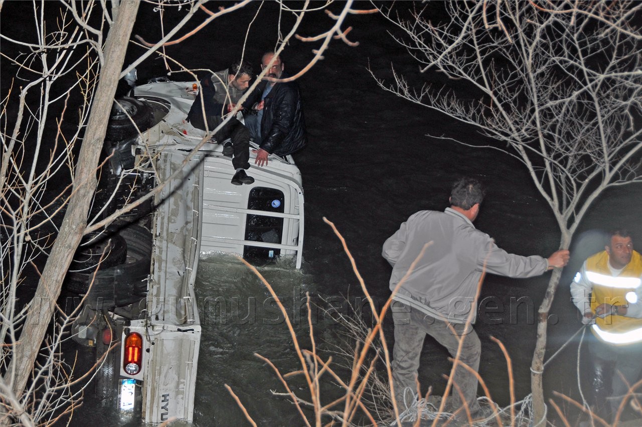Gümüşhane'de 2 Ayrı Trafik Kazasında 3 Kişi Yaralandı 2